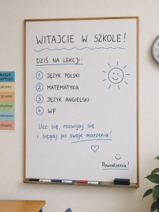 Tablica informacyjna magnetyczna pionowa