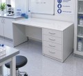 Stolik laboratoryjny ekonomiczny z szafką szufladowy w pracowni