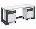 Stolik laboratoryjny 195 na stelażu metalowym z szafkami mobilnymi małymi modern