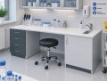 Stolik laboratoryjny podwójny szufladowy jednokomorowy mini 195 w pracowni