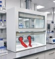 Dygestorium nastołowe Pro-III z rękawicami w pracowni
