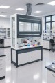 Dygestorium laboratoryjne na postumencie metalowym Pro-III glass w pracowni